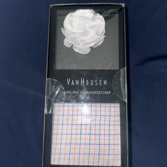 🆕Van Heusen Lapel Pin & Handkerchief - Picture 1 of 4